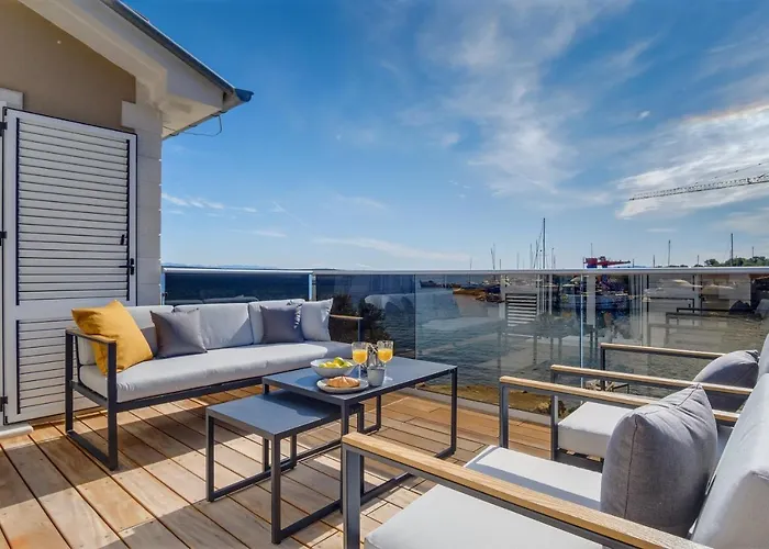Lucica 360 Sea View Apartment *