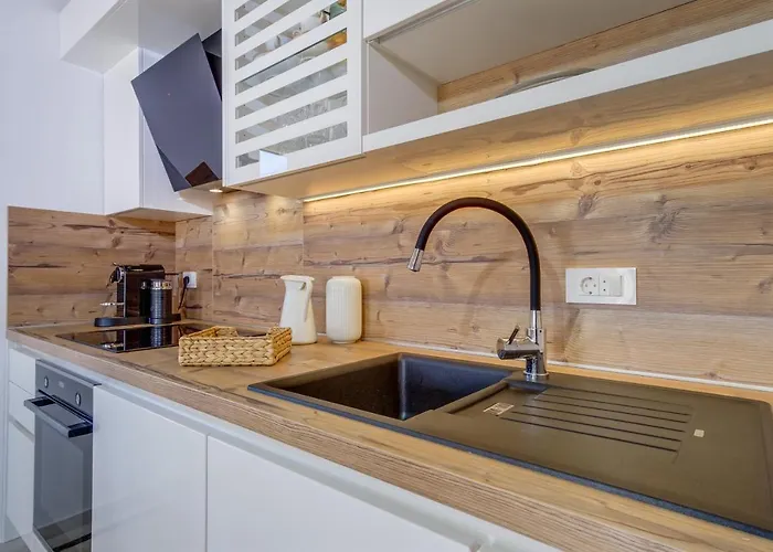 Lucica 360 Sea View Apartment