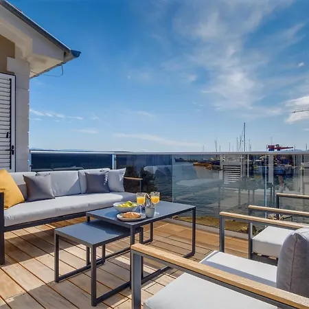 Lucica 360 Sea View شقة *