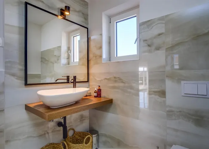 Lucica 360 Sea View ネレジネ