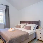 Lucica 360 Sea View Apartment *