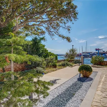 Apartment Lucica 360 Sea View Nerezine