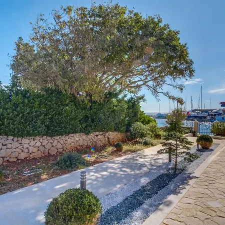 Lucica 360 Sea View 아파트