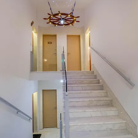 Lucica 360 Sea View 아파트 *