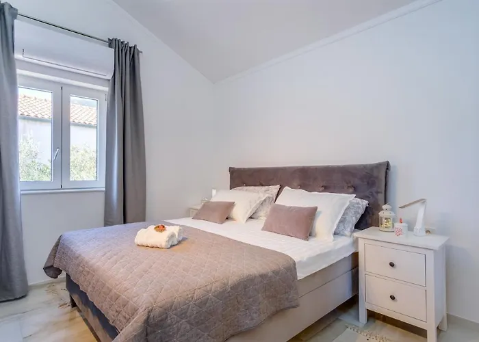 Lucica 360 Sea View Daire *